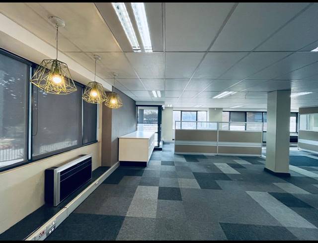1,663M² OFFICE FOR SALE IN HALFWAY HOUSE